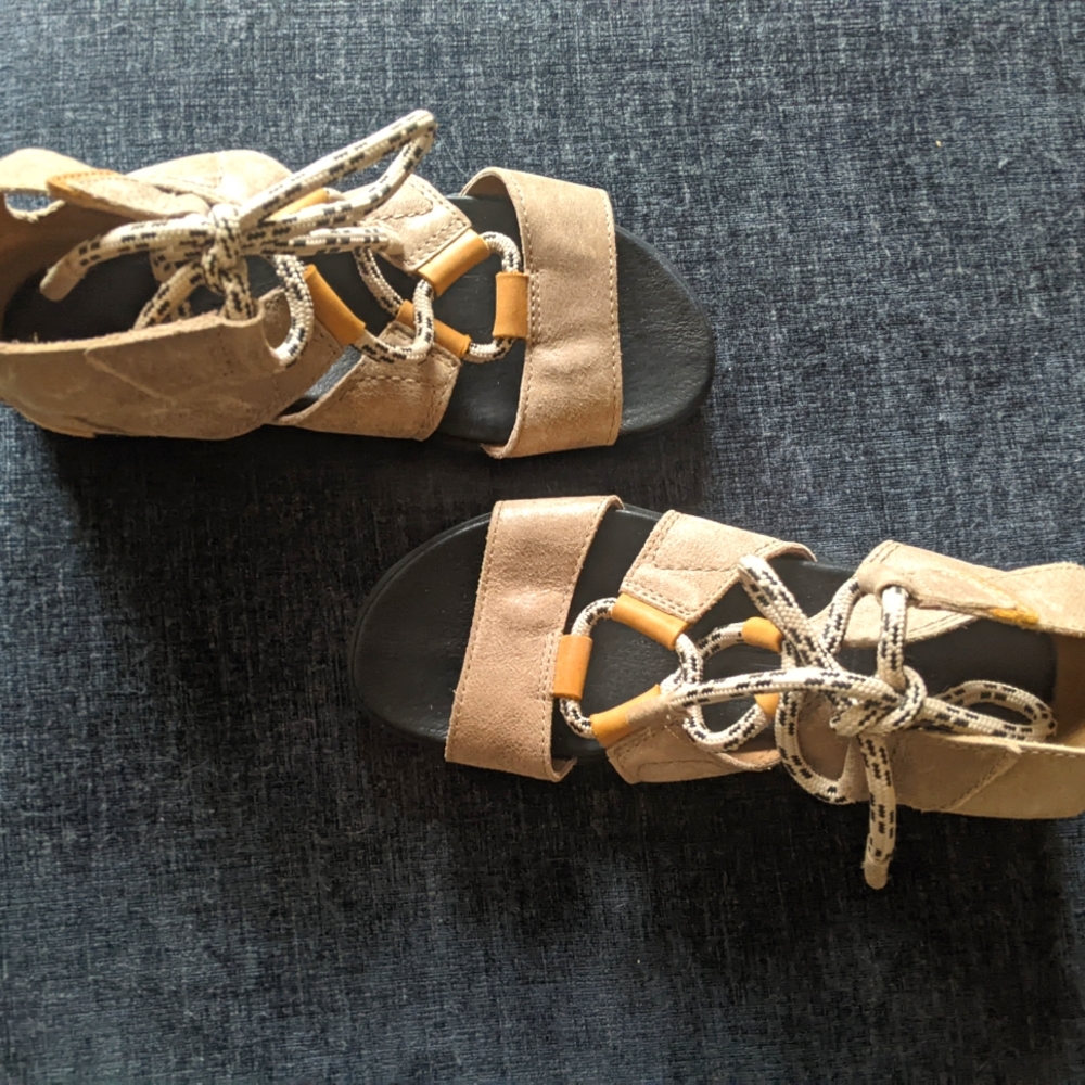Sandal - Picture 3 of 5